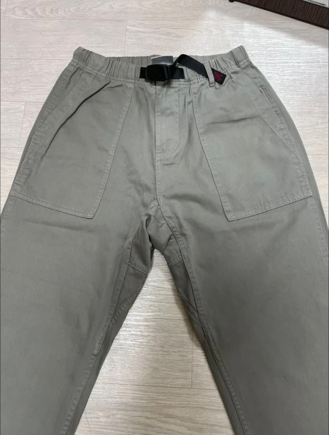 그라미치 루즈 테이퍼드 팬츠 카키 그레이 M 사이즈 상품이미지3