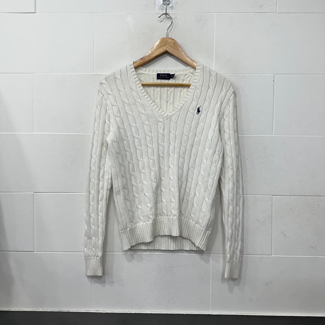 폴로 브이넥 꽈배기 니트 상품이미지1