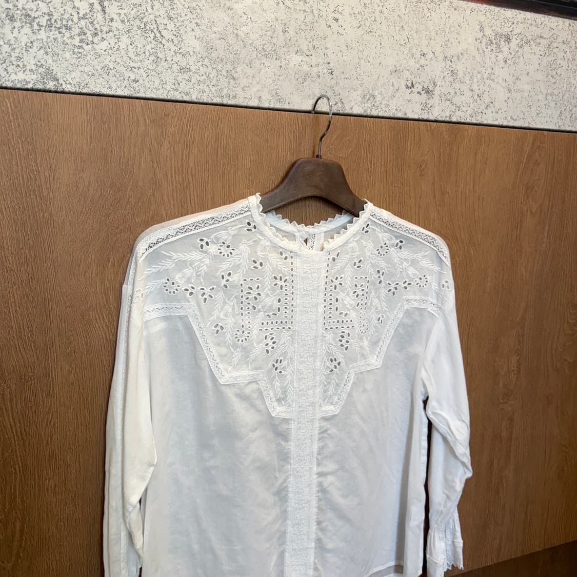 빈티지 코튼 롱슬리브 블라우스 레이스 자수 디테일 레귤러핏 화이트 상품이미지3