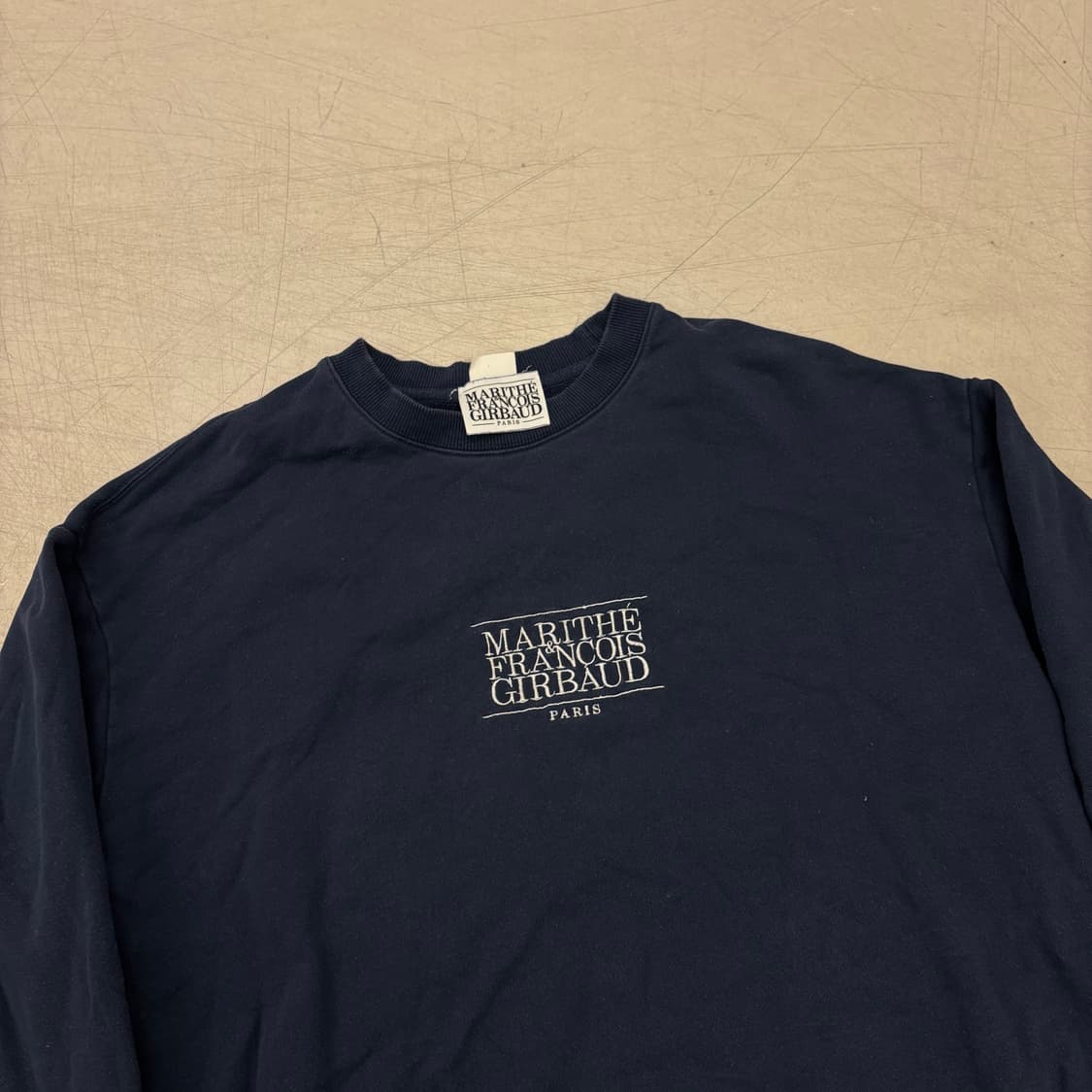 마리떼 프랑소와 저버 네이비 센터로고 맨투맨 상품이미지2