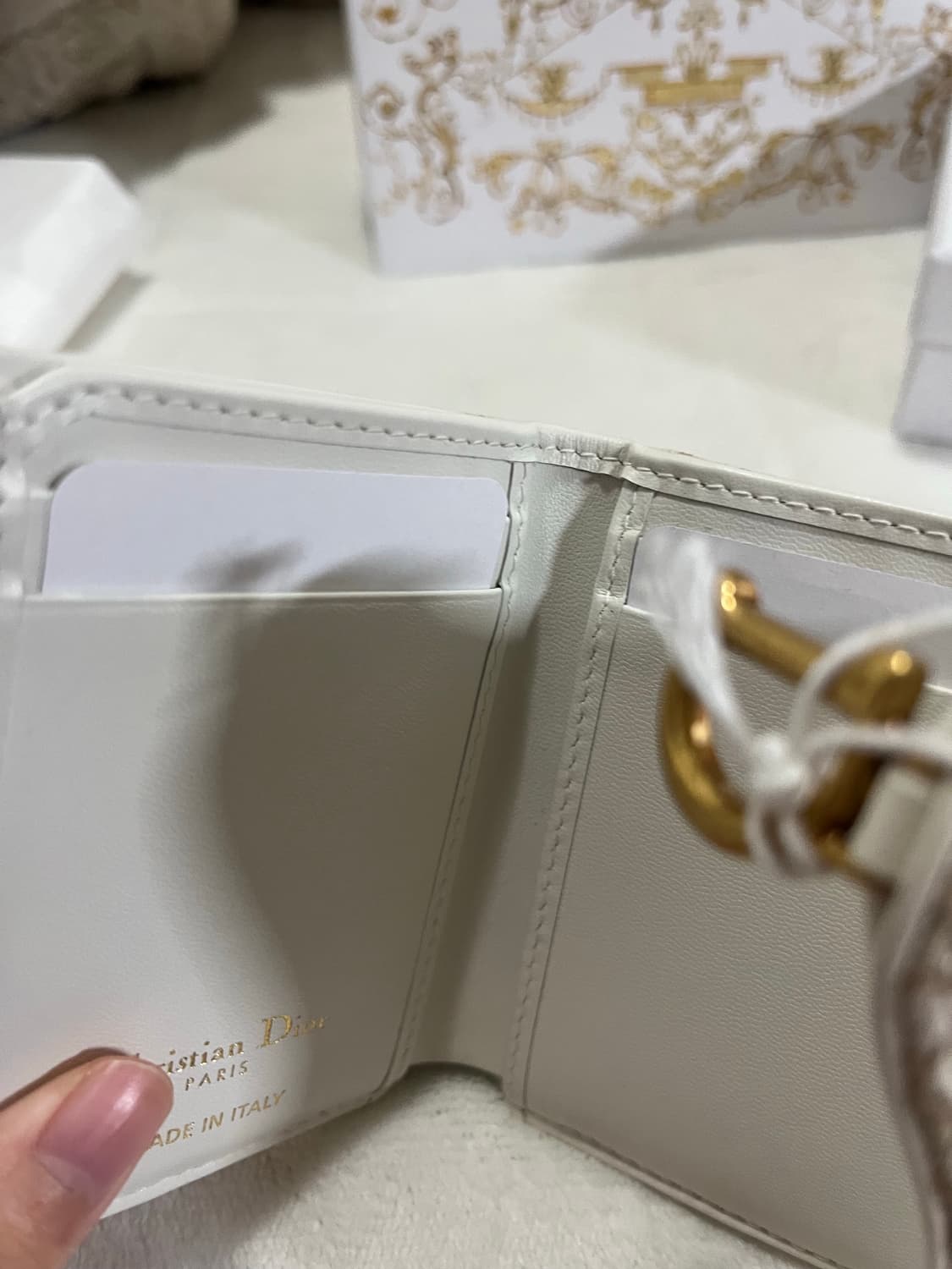 디올 Saddle Lotus 새들 로터스 반지갑 골드 상품이미지4