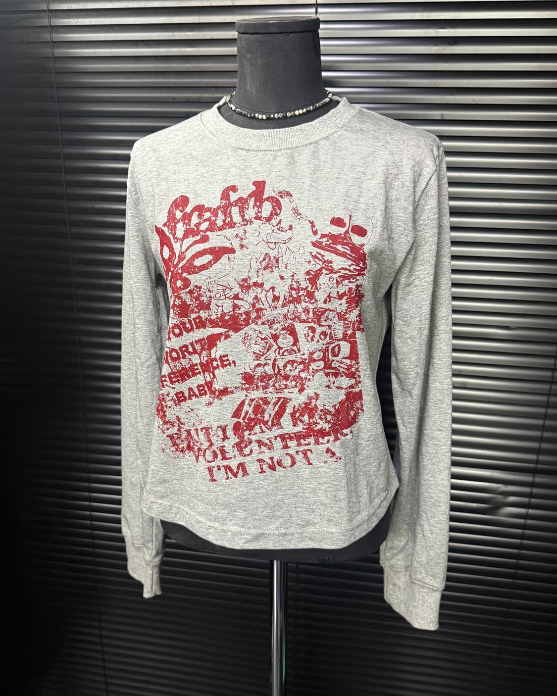 frafrb 프라프랍 프린팅 회색 그레이 버건디 배색 크롭 긴팔 티셔츠 상품이미지1