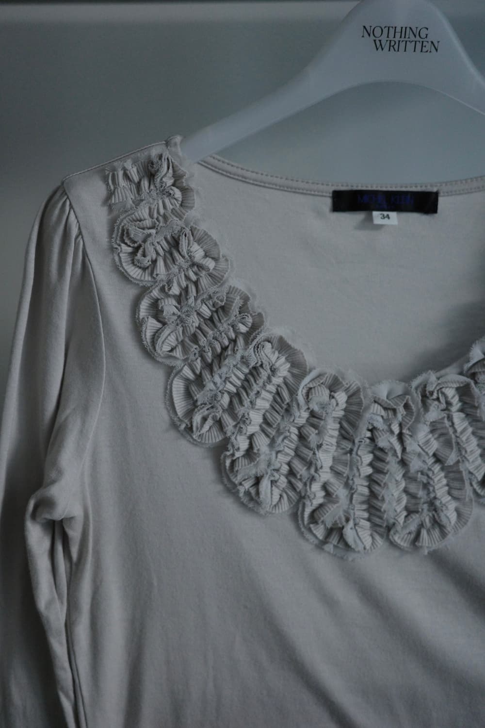 Ruffle Neckline Slim Top 상품이미지1