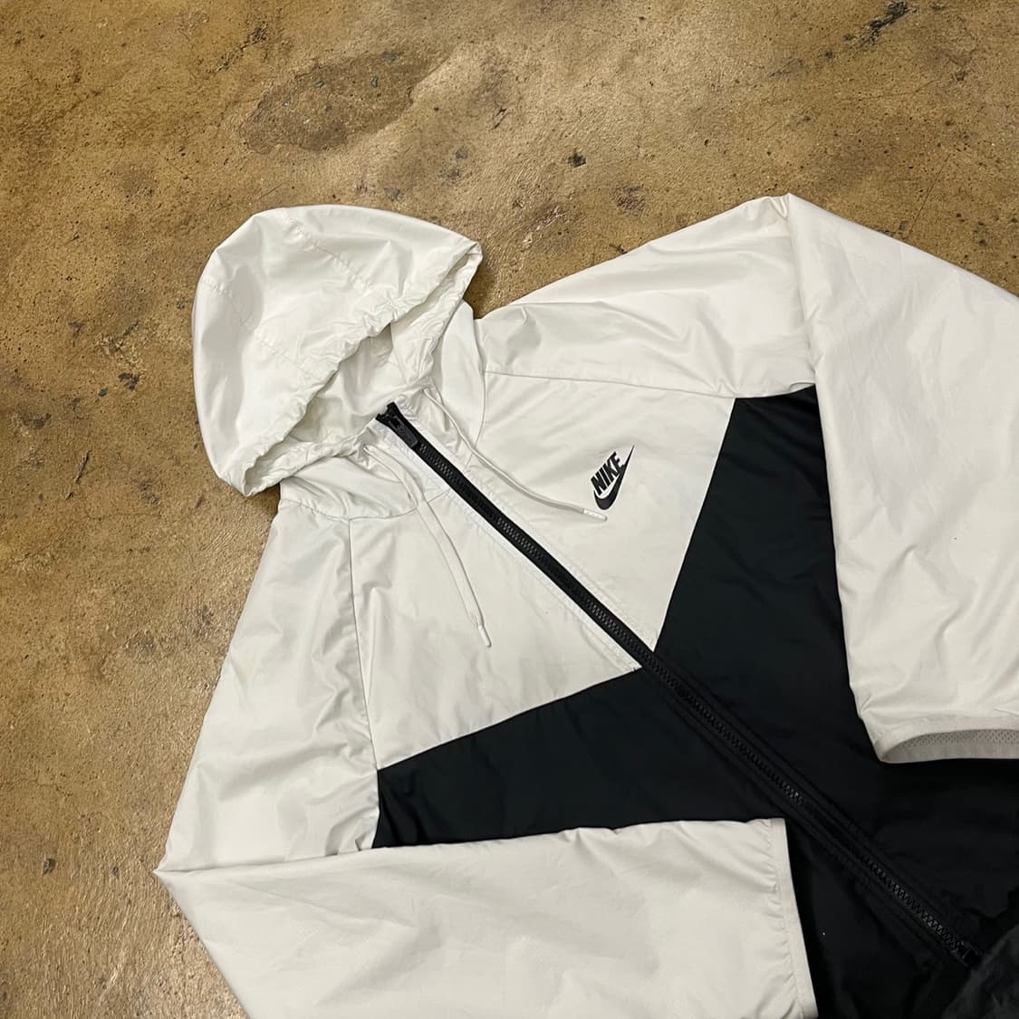 [정품/M] 나이키 바람막이 화이트 블랙 후드 자켓 b18 상품이미지1
