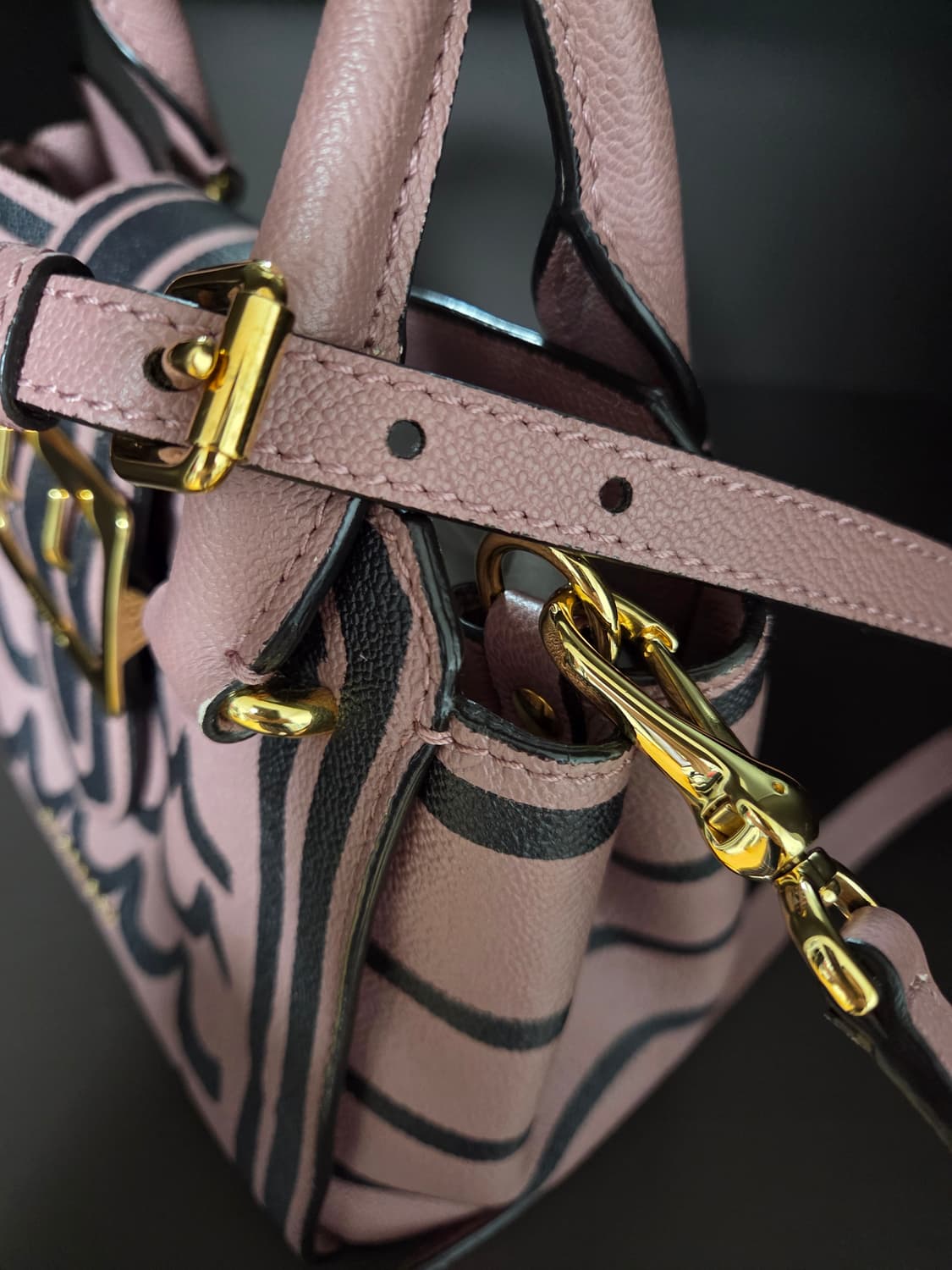 버버리 토트겸 크로스백  상품이미지6