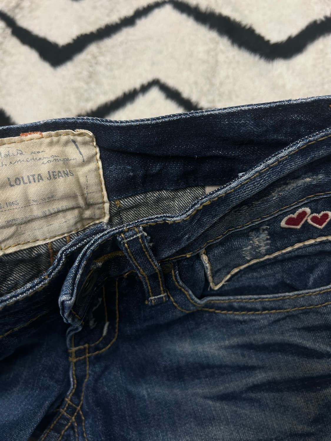 [24]Loita Jeans 패치 워싱 부츠컷 데님팬츠 상품이미지4