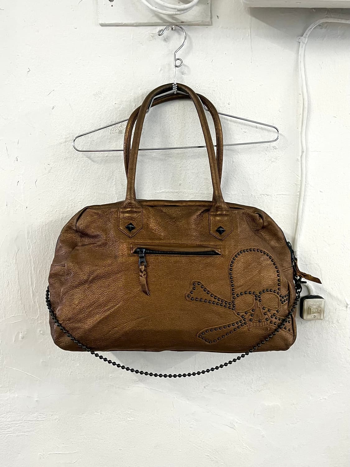 ROEN 히로무 타카하라 스컬 스터드 체인 레더백 상품이미지1