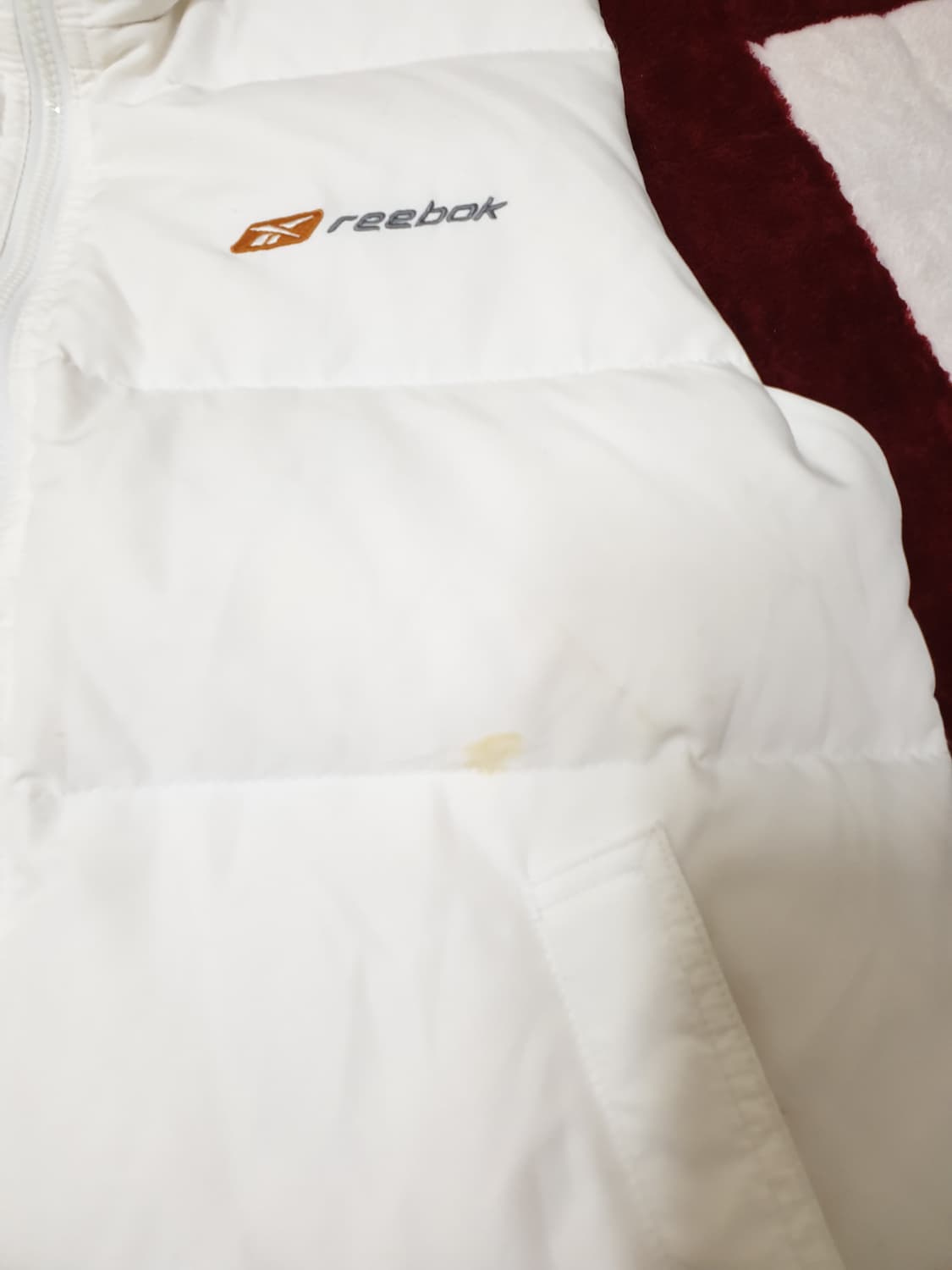 L 리복 기본로고 화이트 푸퍼 덕다운 조끼 상품이미지3