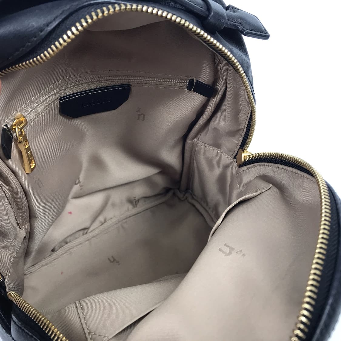 헤지스 가죽 여성 미니 백팩 가방 상품이미지8