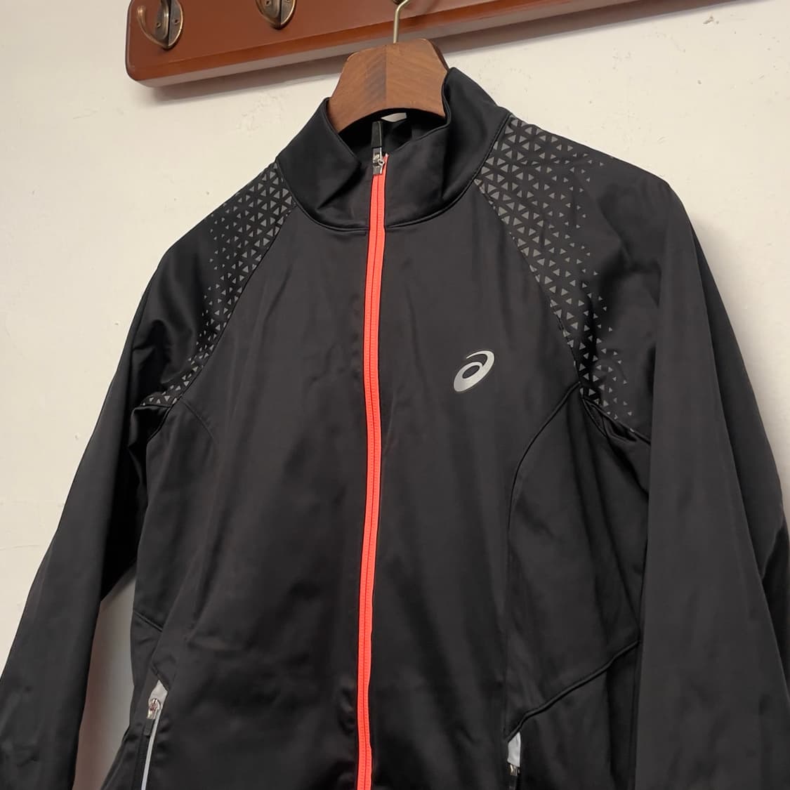 아식스 (우먼) 러닝 모션 프로텍트 바람막이 자켓   상품이미지2