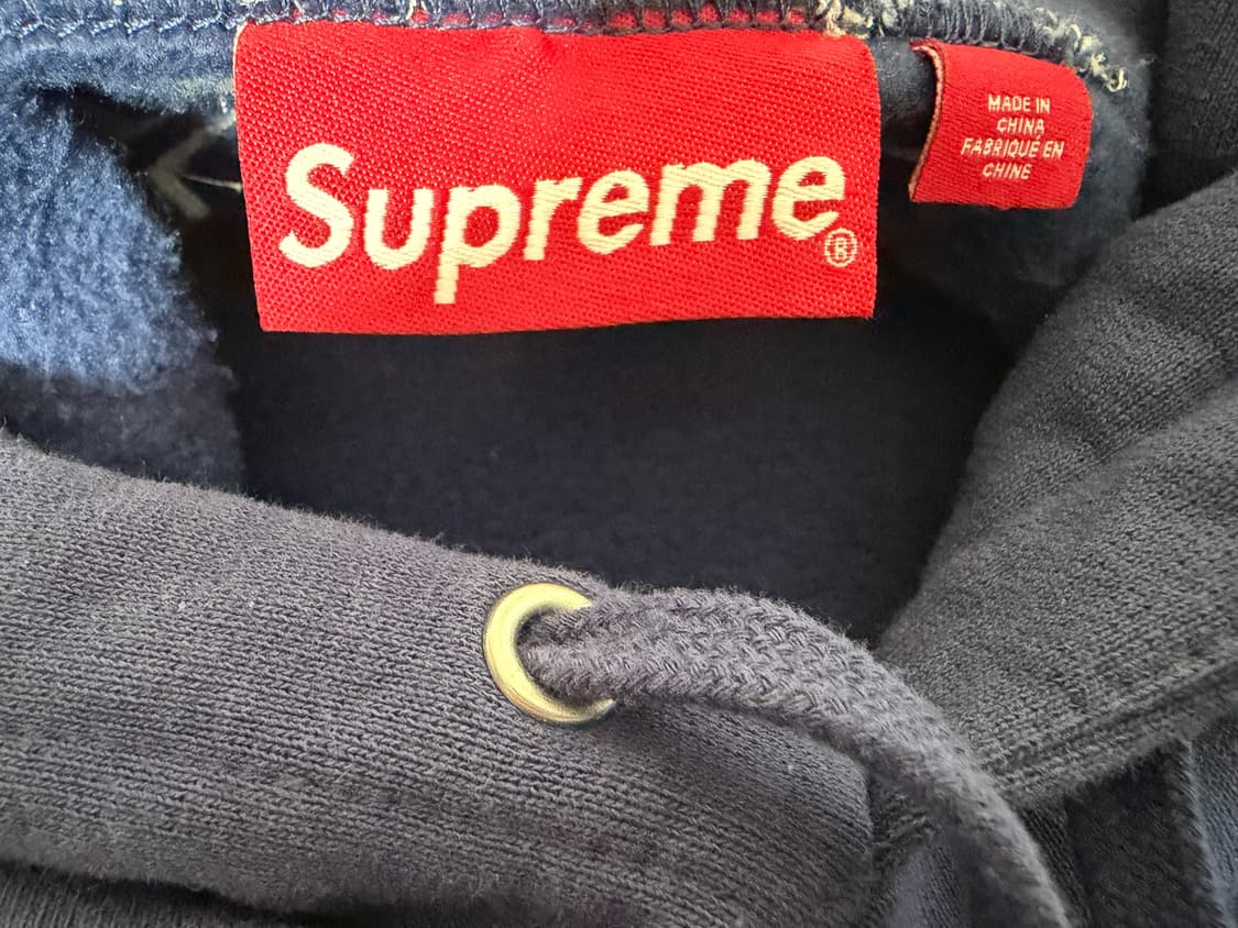 슈프림 사틴 아플리케 후드 스웨트셔츠 워시드 네이비 상품이미지2