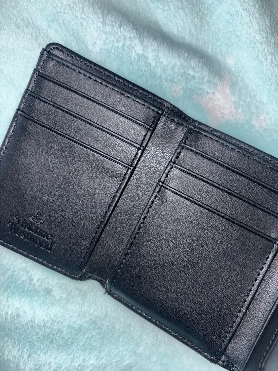 비비안 웨스트우드 스몰 프레임 지갑 블랙 상품이미지2