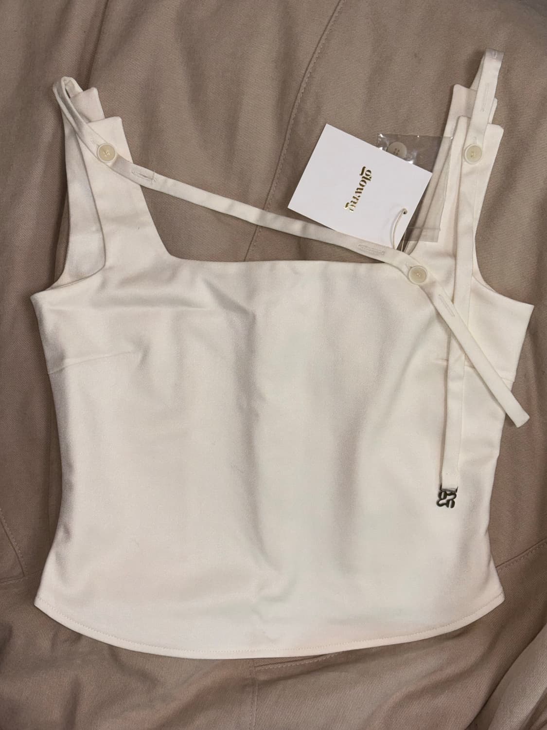 글로니 아이리스 탑_아이보리 상품이미지1