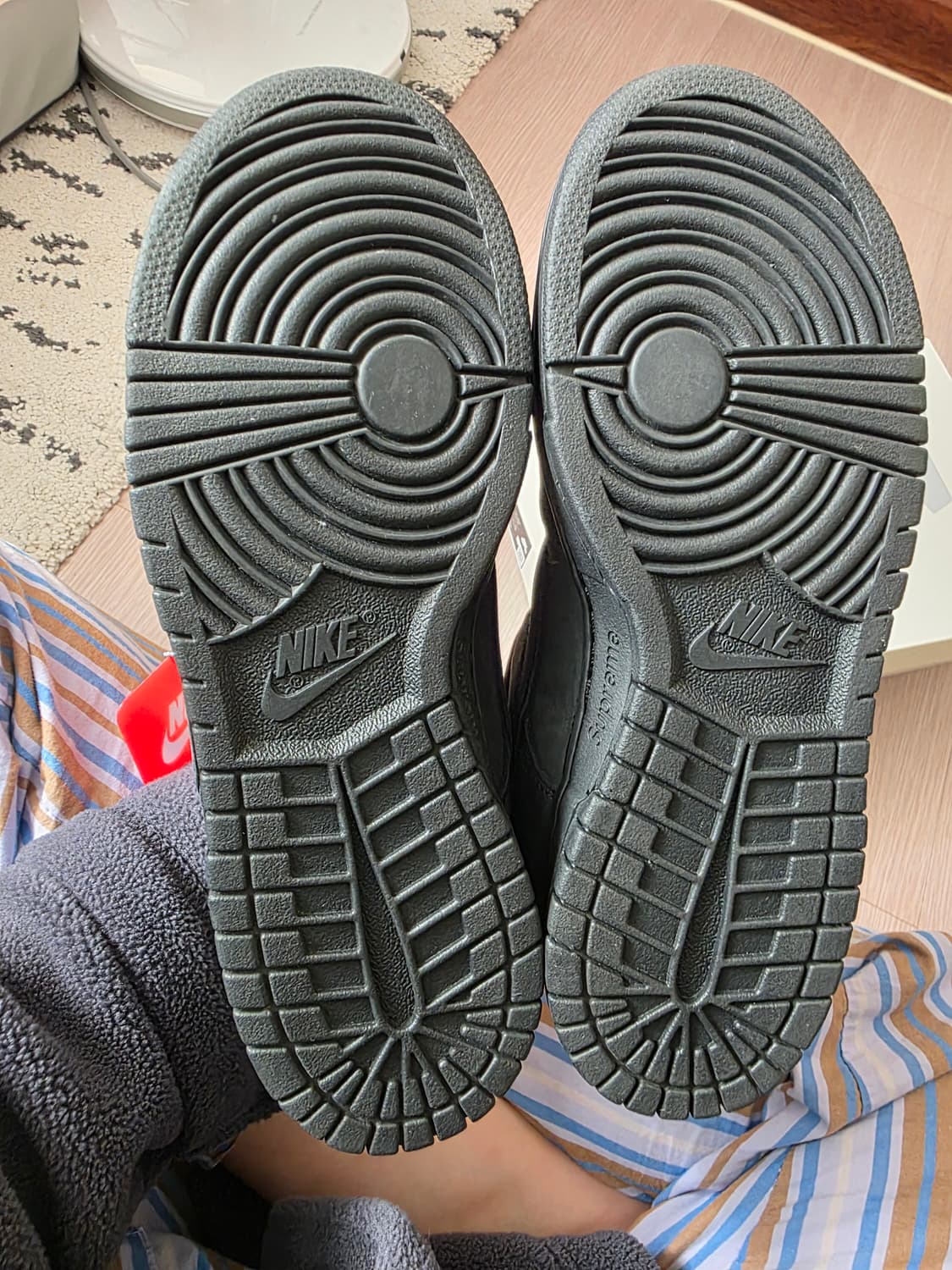 나이키x슈프림 SB 덩크 로우 블랙 상품이미지3