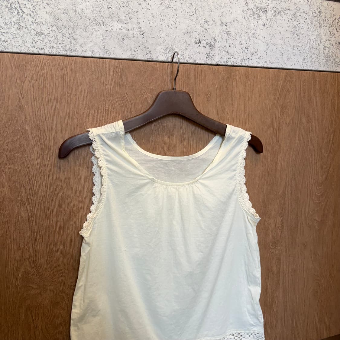 빈티지 슬리브리스 티셔츠 밑단 레이스 니트 배색 디테일 아이보리 상품이미지3