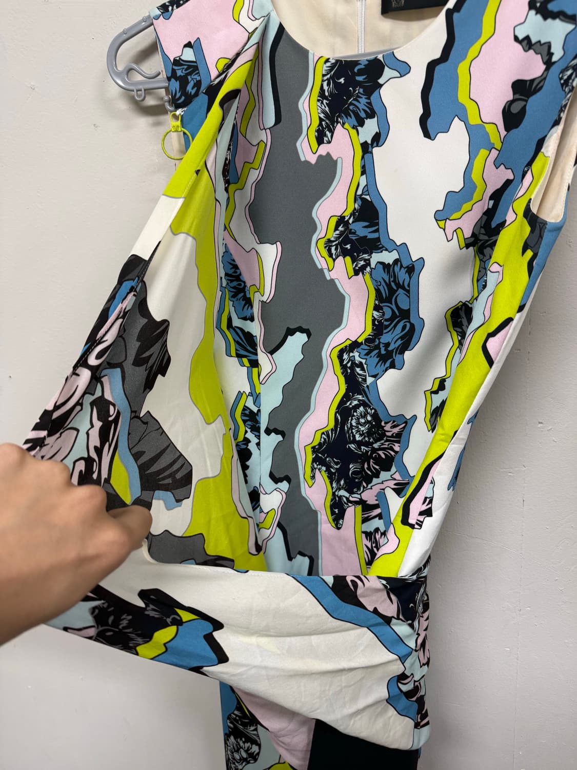 베르사체 16ss 슬리브리스 원피스 상품이미지8