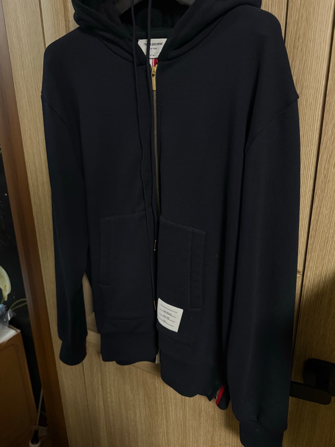 톰브라운 백삼선 금장 후드집업 네이비 신형 5  상품이미지3