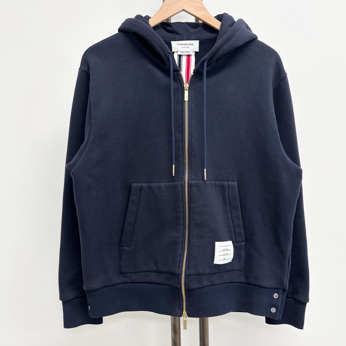 [2]톰브라운 백삼선 후드집업 상품이미지1
