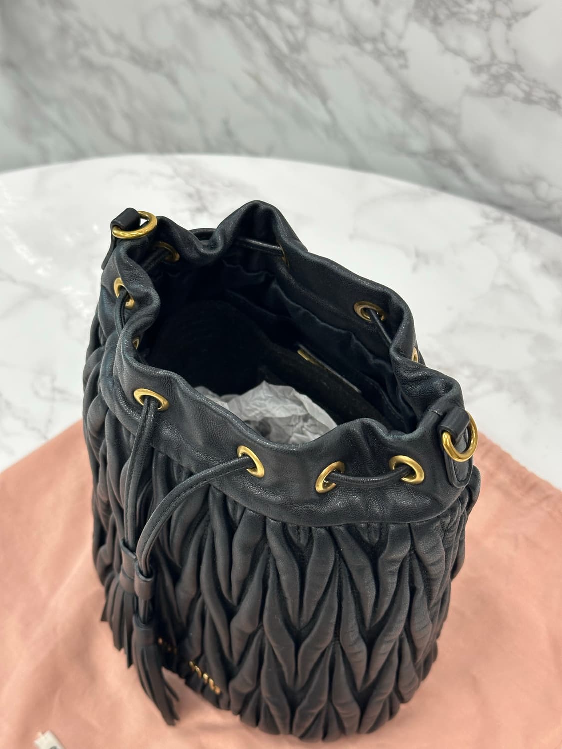 미우미우 마틀라세 버킷백 상품이미지7