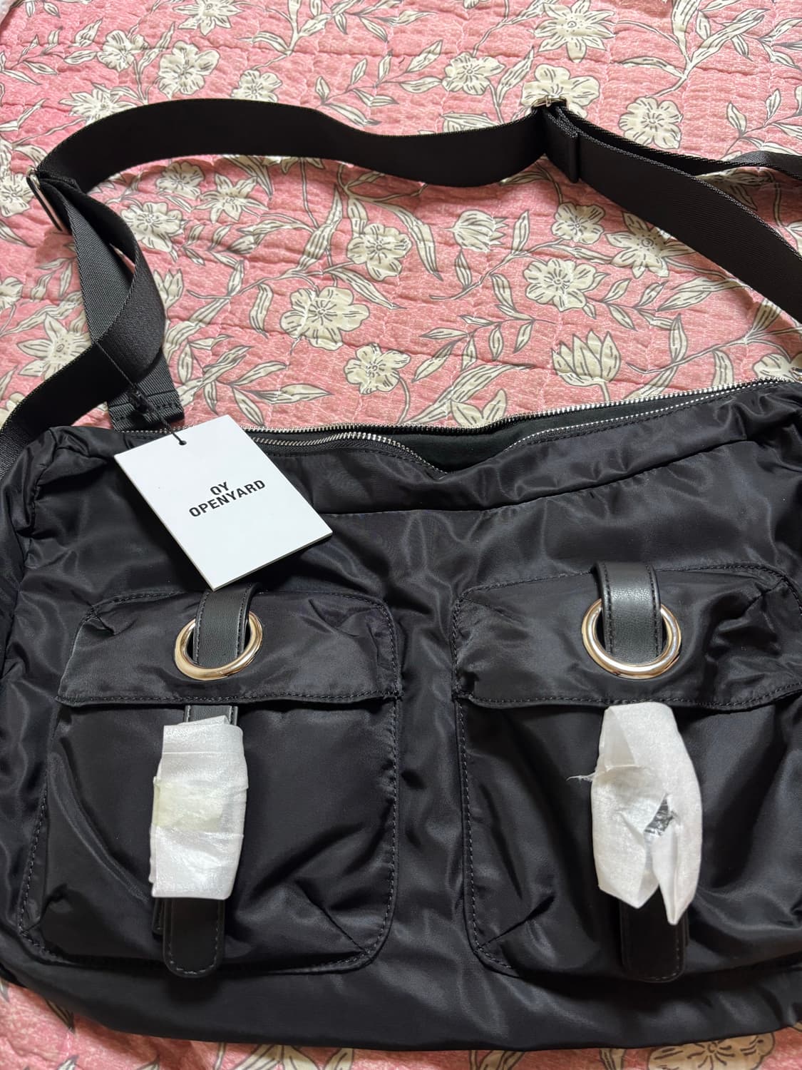 오와이 OY DOUBLE EYELET POCKET BAG - BLACK 상품이미지2