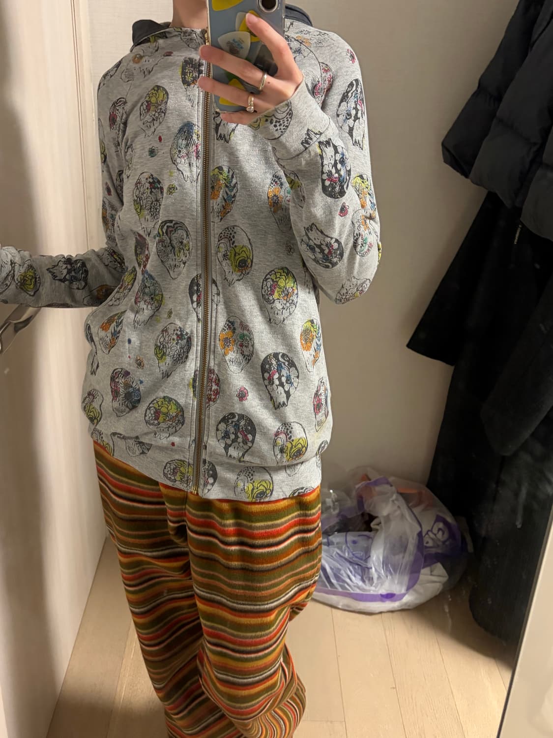 전면 프린팅 올오버 스컬 플라워 패턴 상품이미지1