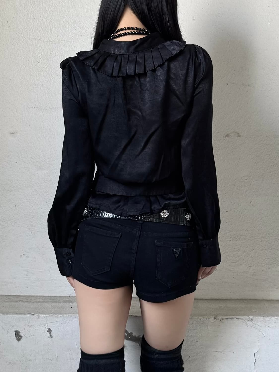 Black frill shirt 상품이미지2