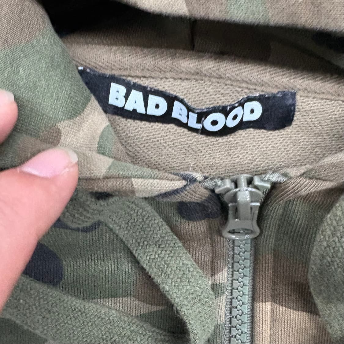 배드블러드 카모 크롭 후드집업 상품이미지4