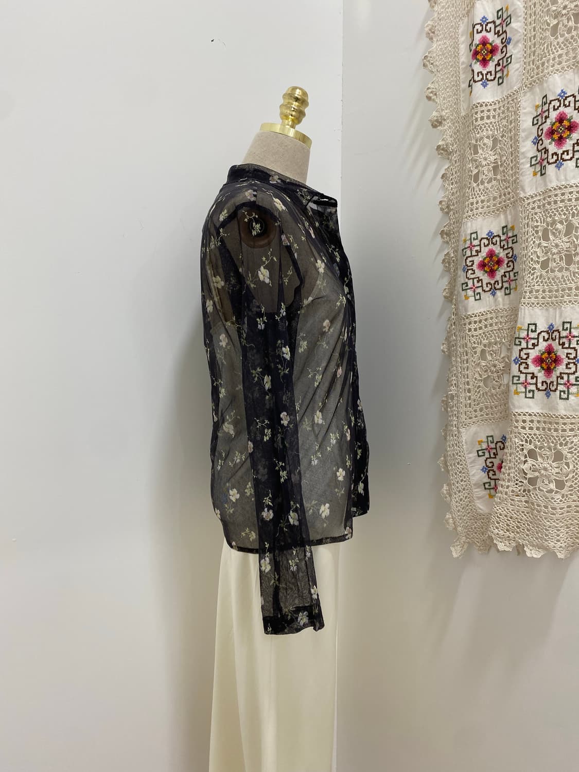 Agnes.b 블랙 플라워 시스루 셔츠 상품이미지5