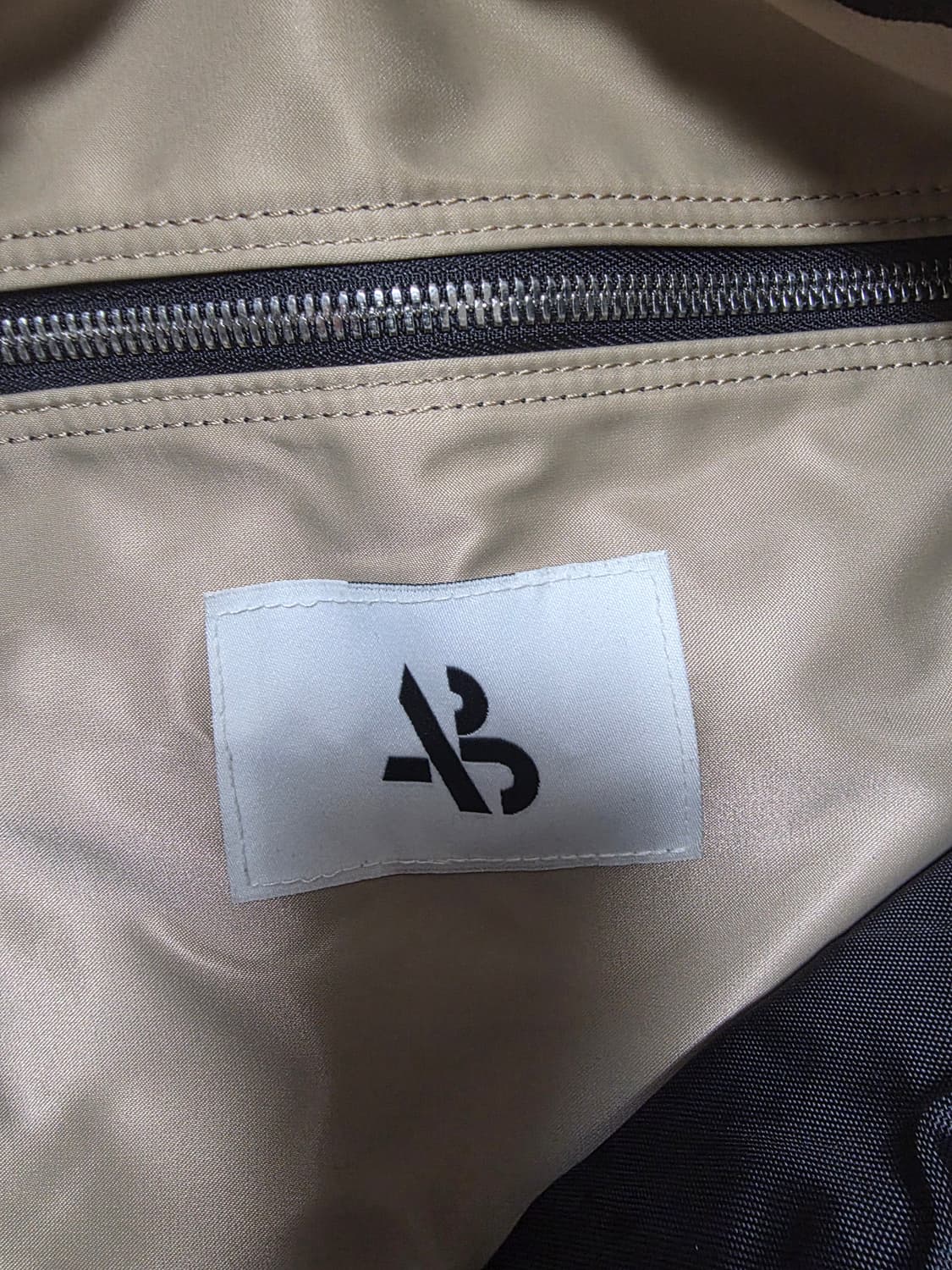 앤더슨벨 메신저백 상품이미지3