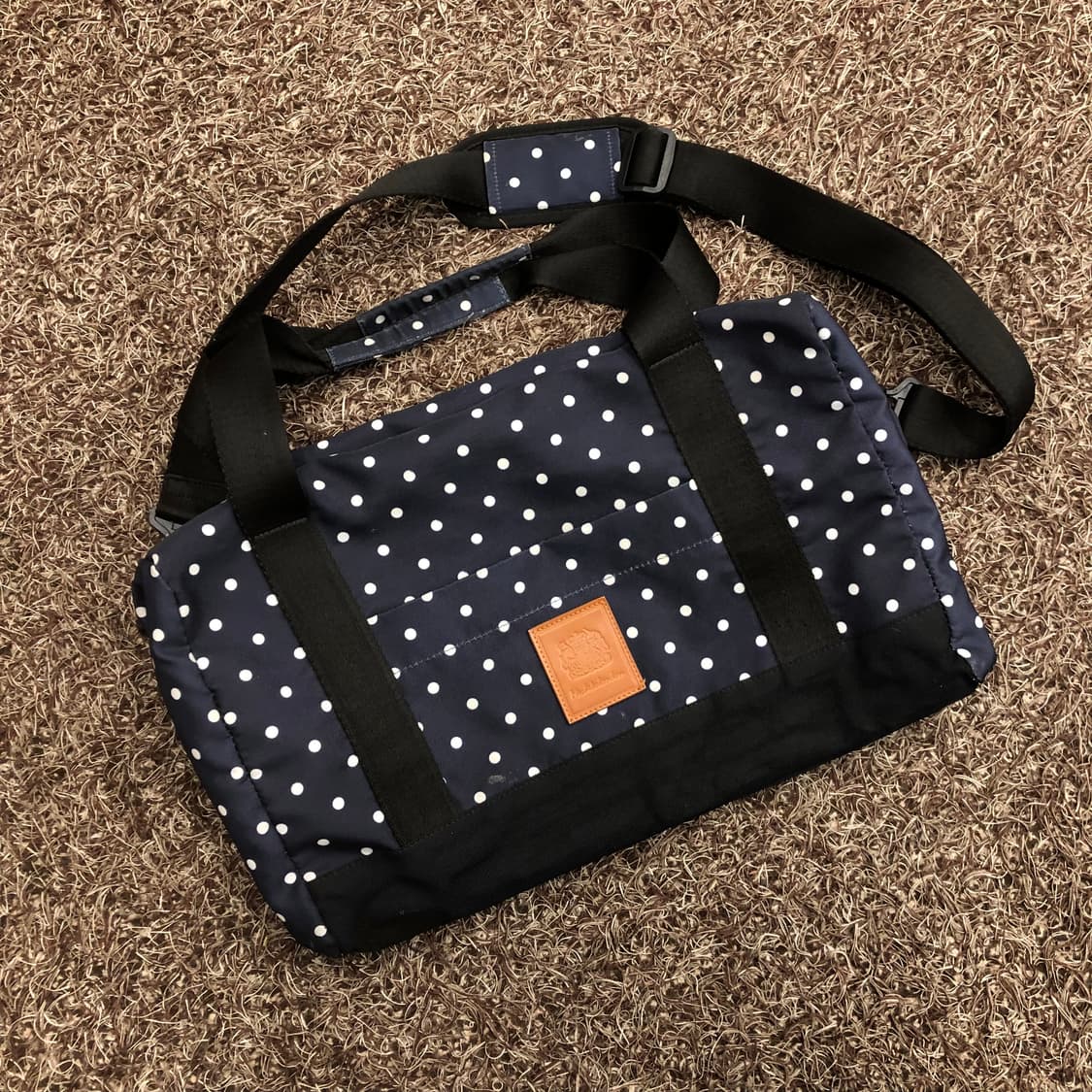 미치코런던 네이비 도트 땡땡이 폴카닷 더플백 상품이미지1