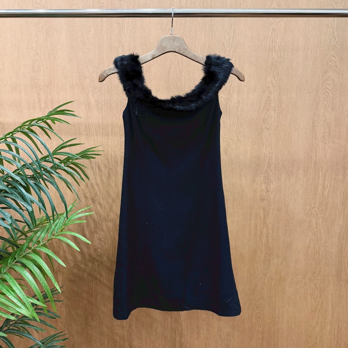 버버리 블루 라벨 슬리브리스 원피스 퍼 트리밍 리본 스트랩 디테일 블랙 상품이미지1