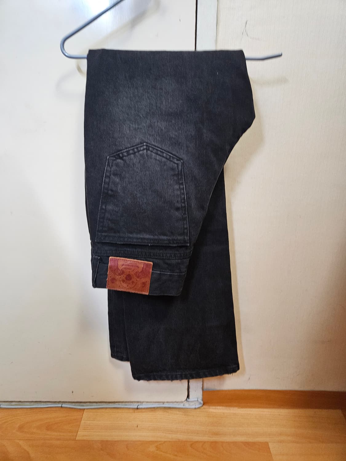 44) 엘무드 슬래시 플레어 데님 워시드 블랙 상품이미지1