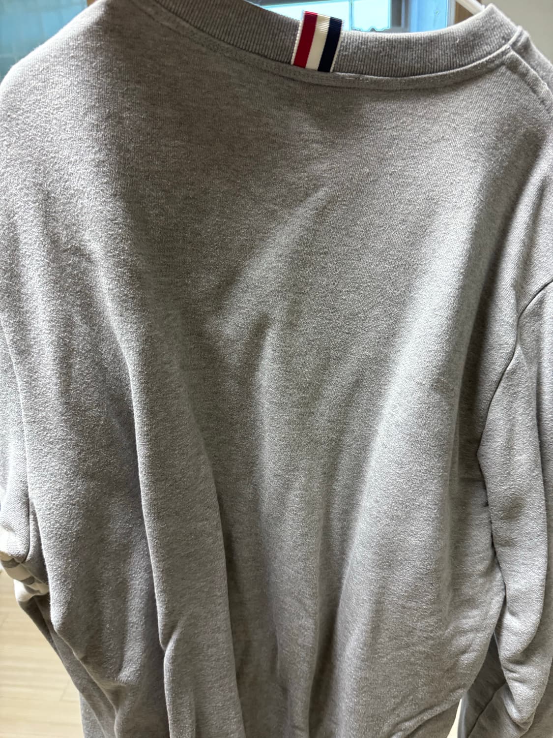 톰브라운4선완장맨투맨 5사이즈 상품이미지3