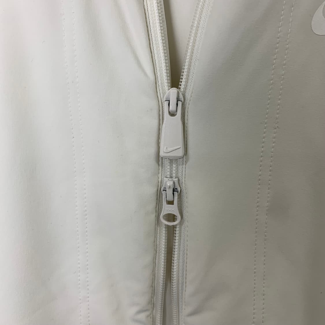 나이키 투웨이 화이트 경량 조끼패딩 상품이미지5