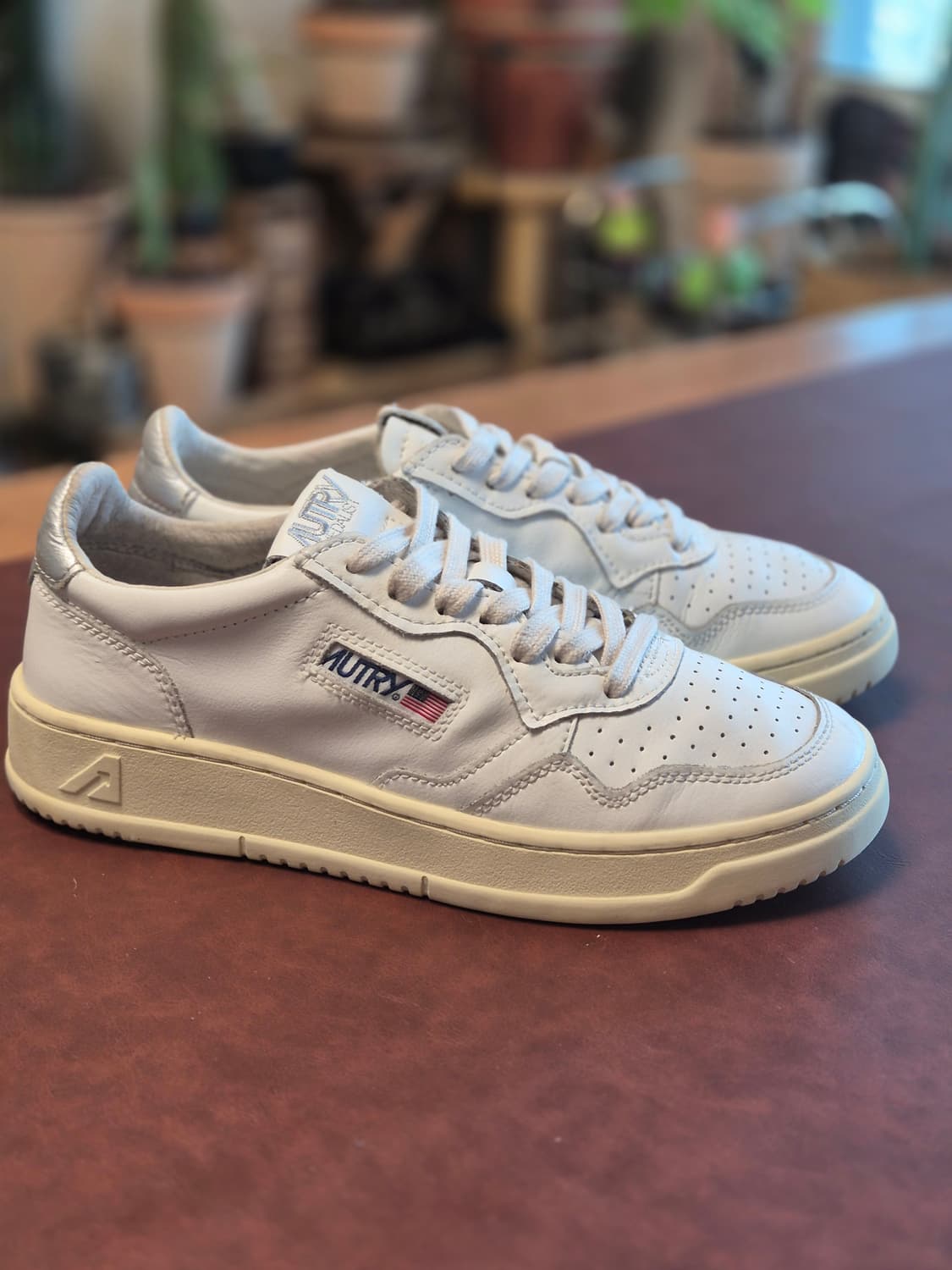 255-260(40)오트리 메달리스트 로우 스니커 상품이미지2