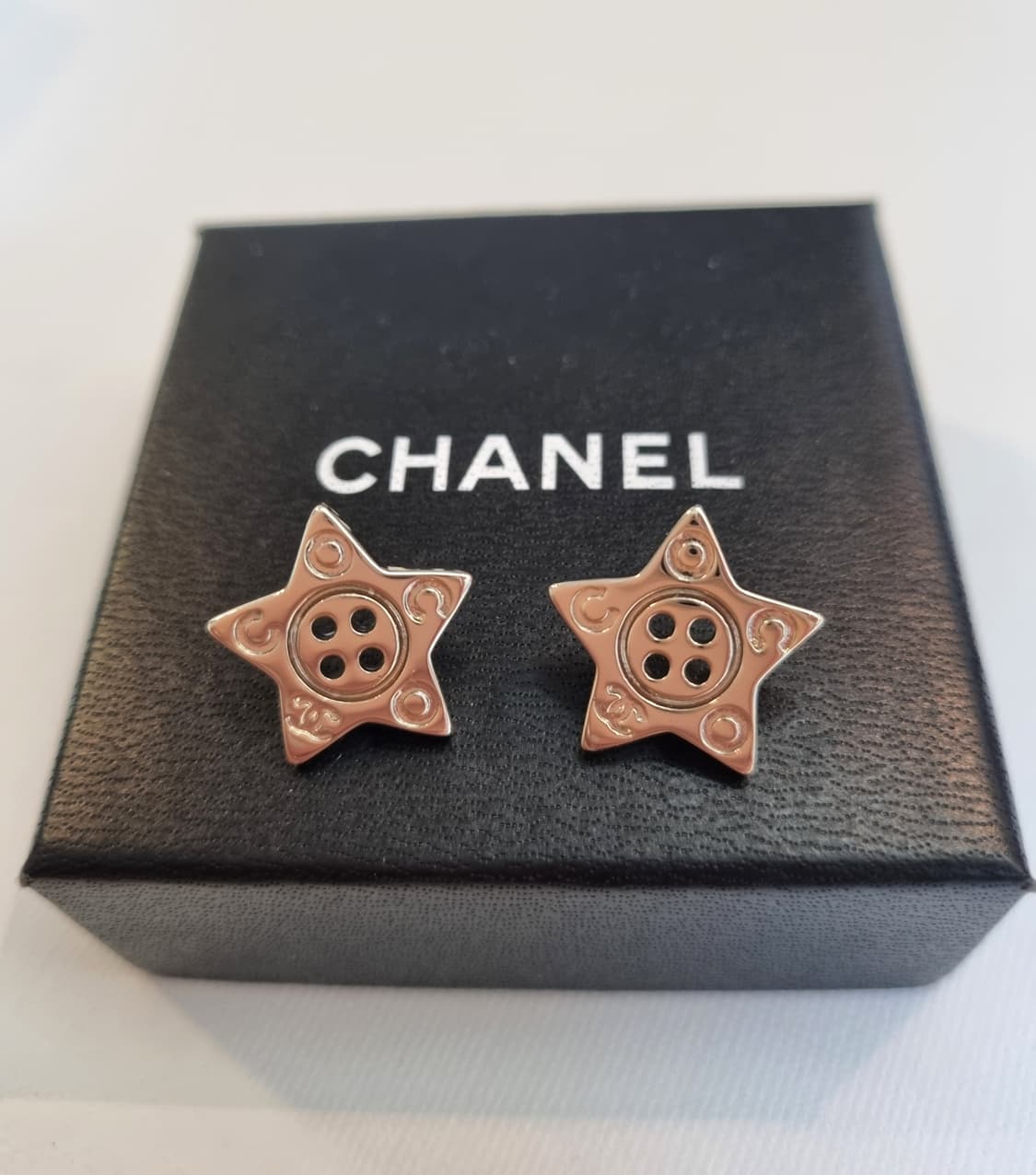 샤넬 업사이클링 샴페인골드 별 귀걸이 상품이미지1