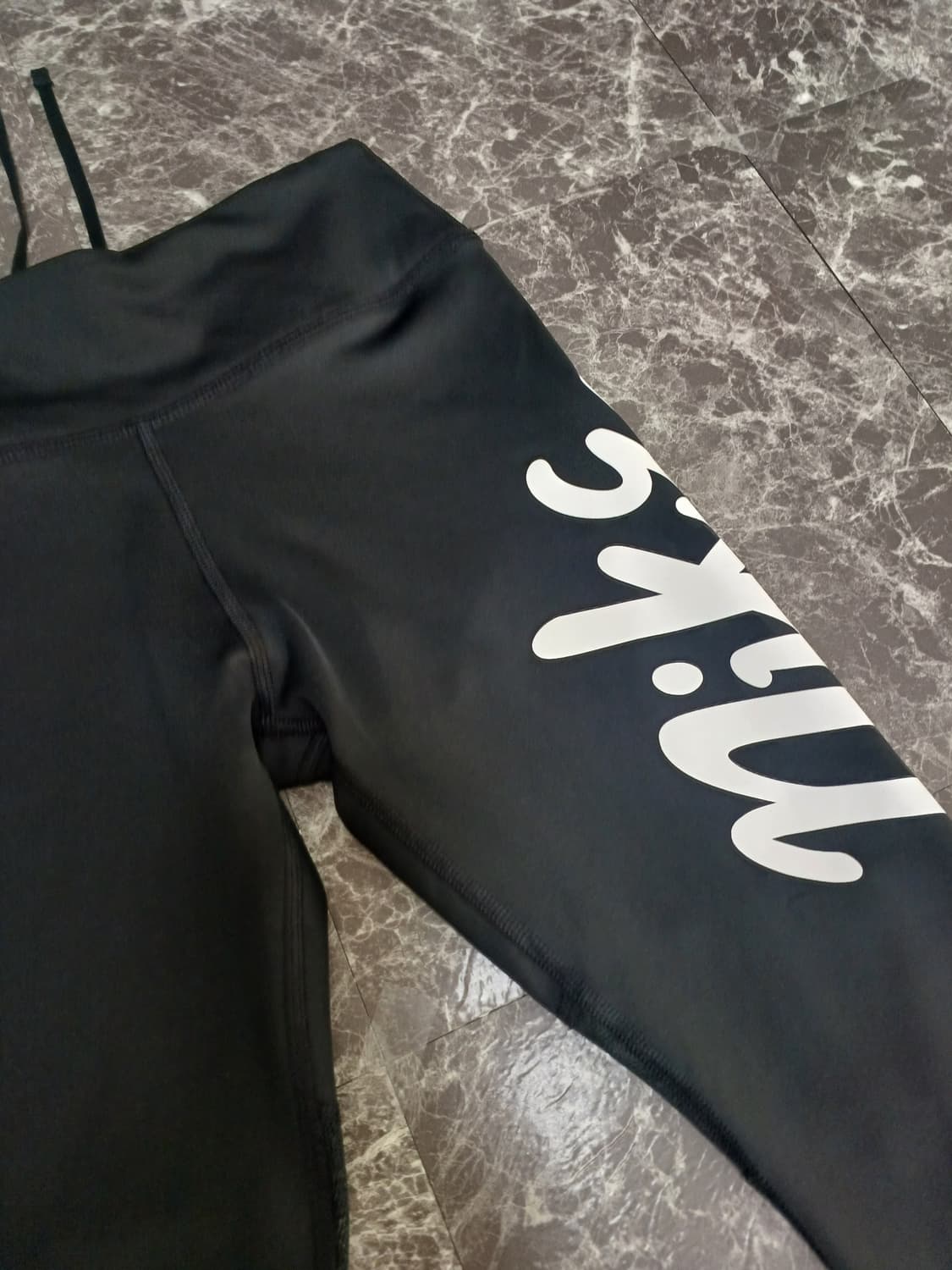 나이키 여성 메쉬 빅로고 레깅스 S(정가95,000원)
 상품이미지2