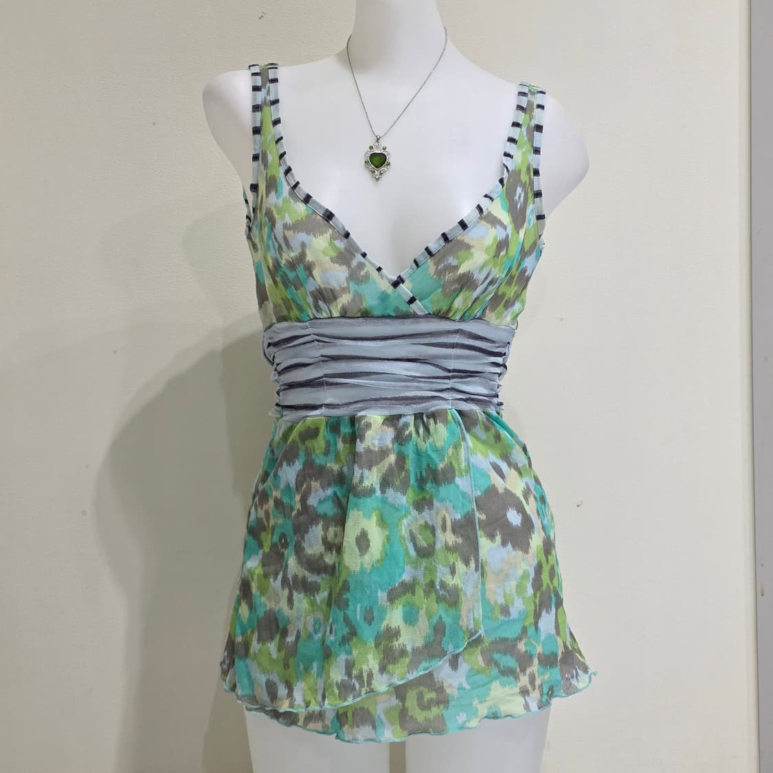 일본빈티지)오리엔탈 히피 모리걸y2k 그린레오파드 브이넥 리본 슬리브리스 상품이미지1