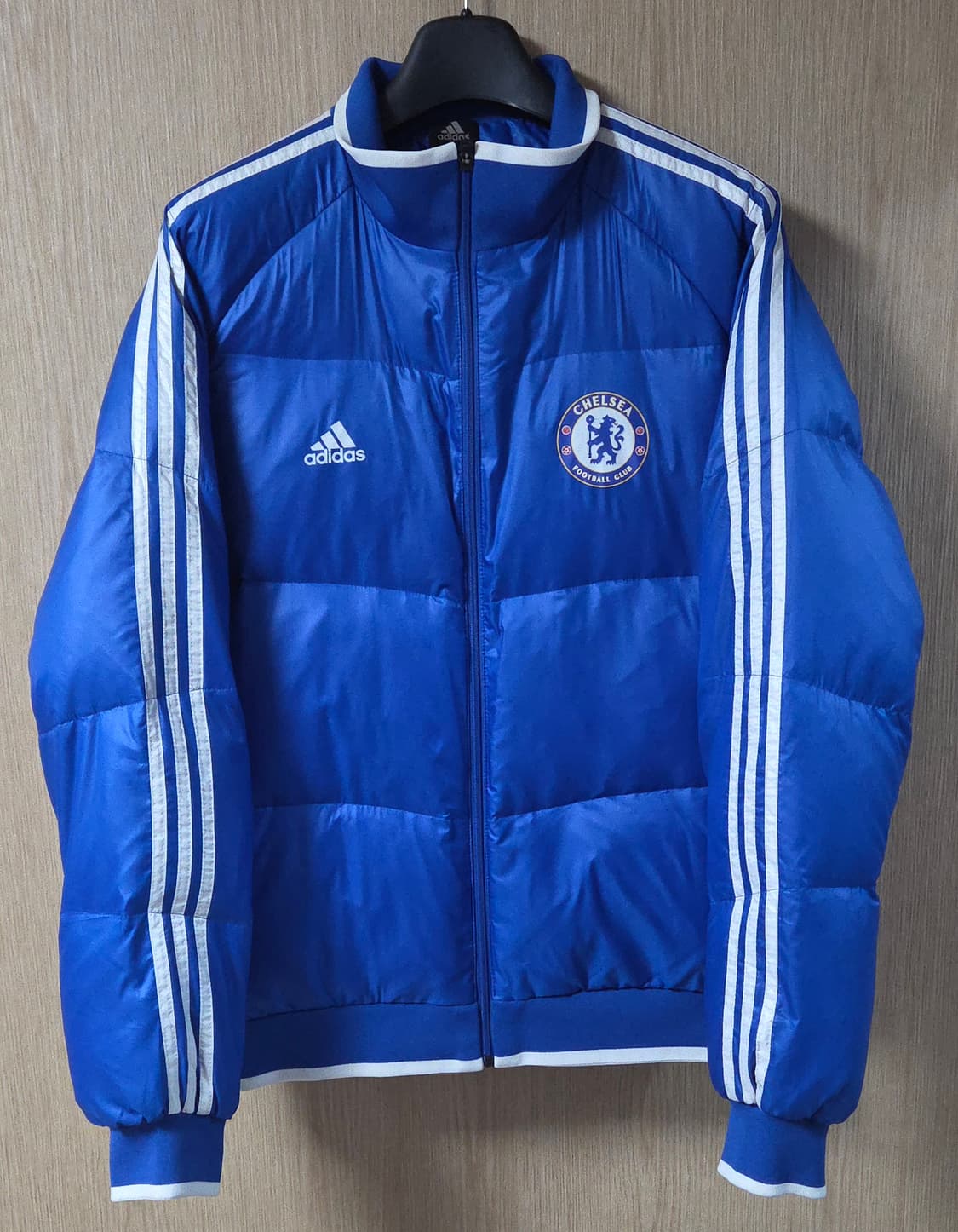 (착샷) 아디다스 x 첼시 다운 필드 자켓 CFC 레트로 패딩 상품이미지1