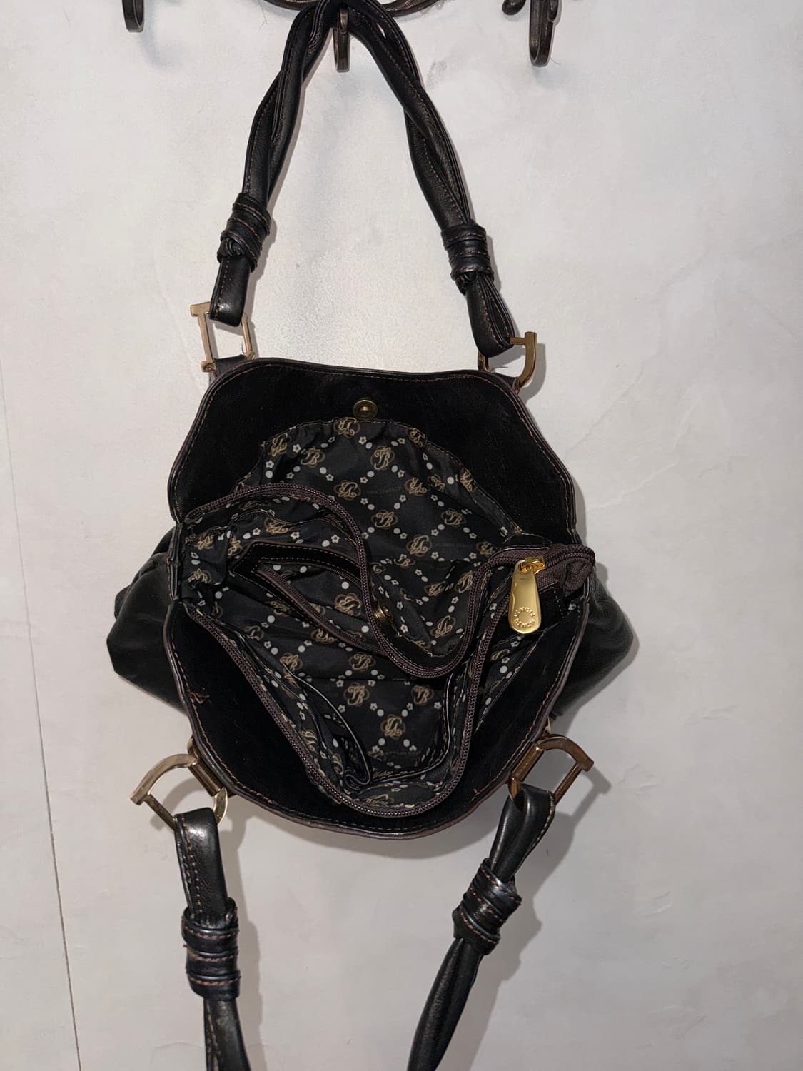 Vincis Bench dark brown shoulder bag 상품이미지6