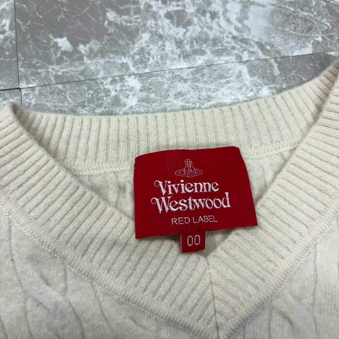 비비안웨스트 레드라벨 걸즈 케이블 브이넥 니트(00) 상품이미지5