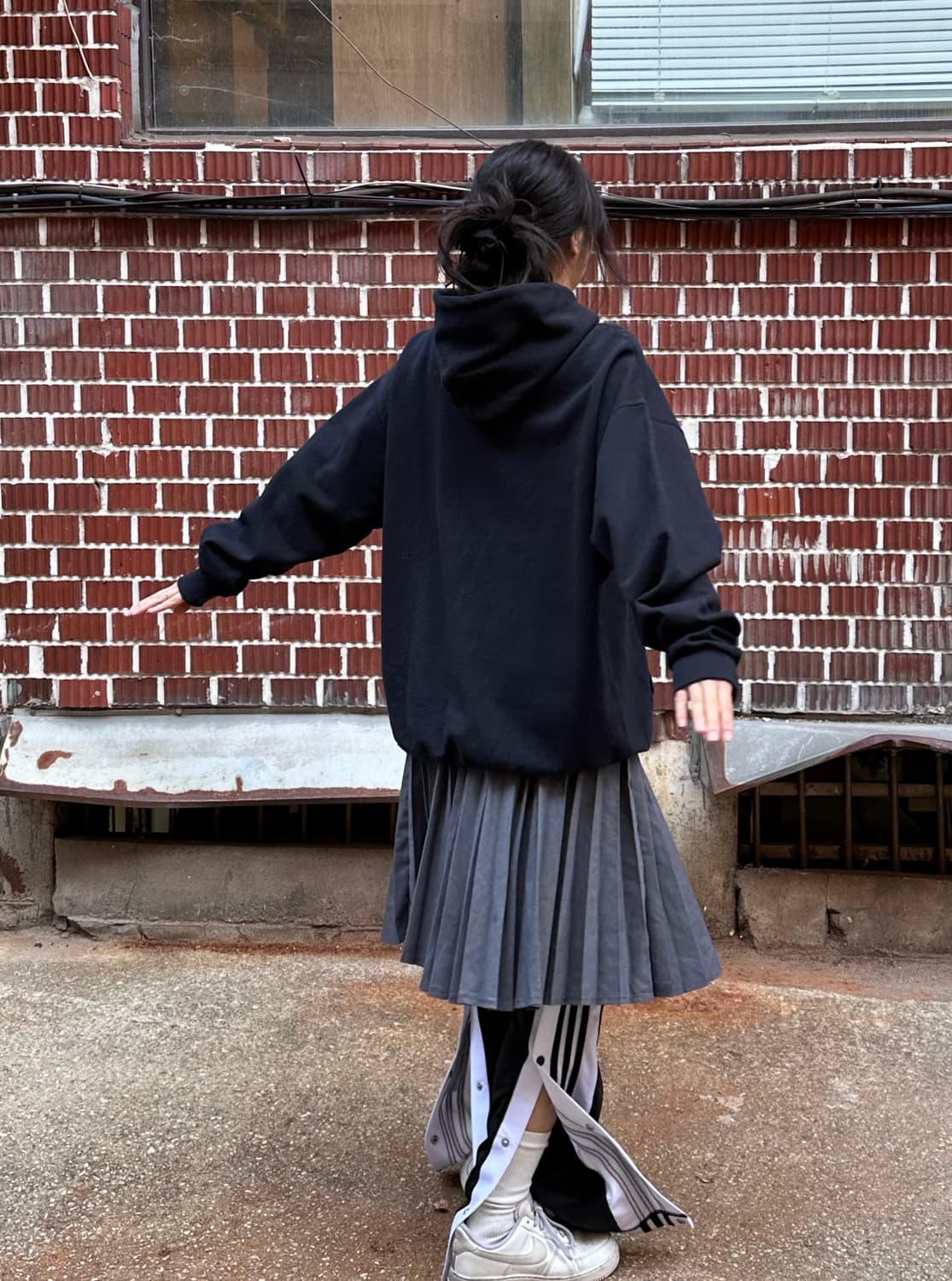 폴로 덕다운 패딩 스컬 후드 플리츠 미디 스커트 아디 크랙팬츠 코디세트 상품이미지3