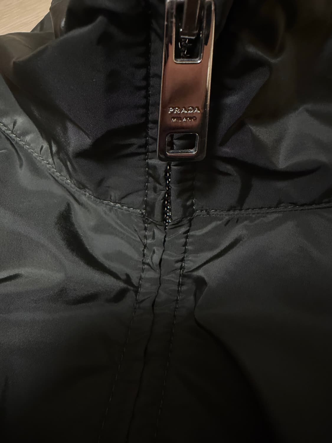 프라다 삼각로고 리나일론 바람막이 상품이미지4