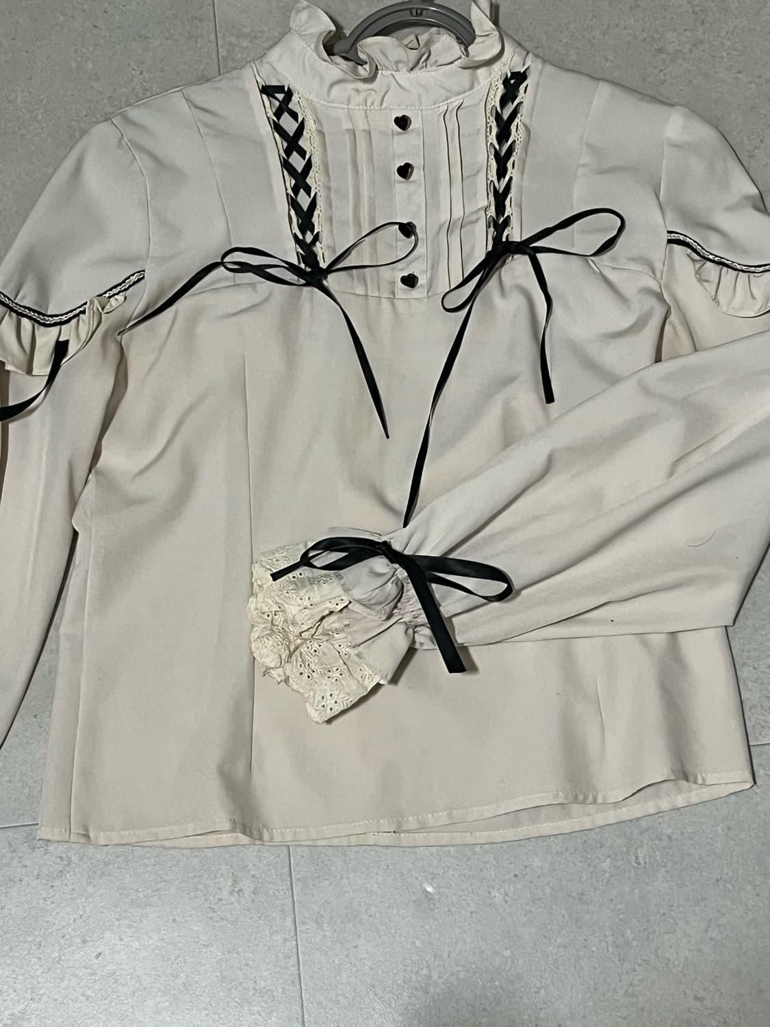 sweetheartcollege 레이스업 프릴 블라우스 양산형 지뢰계 상품이미지1