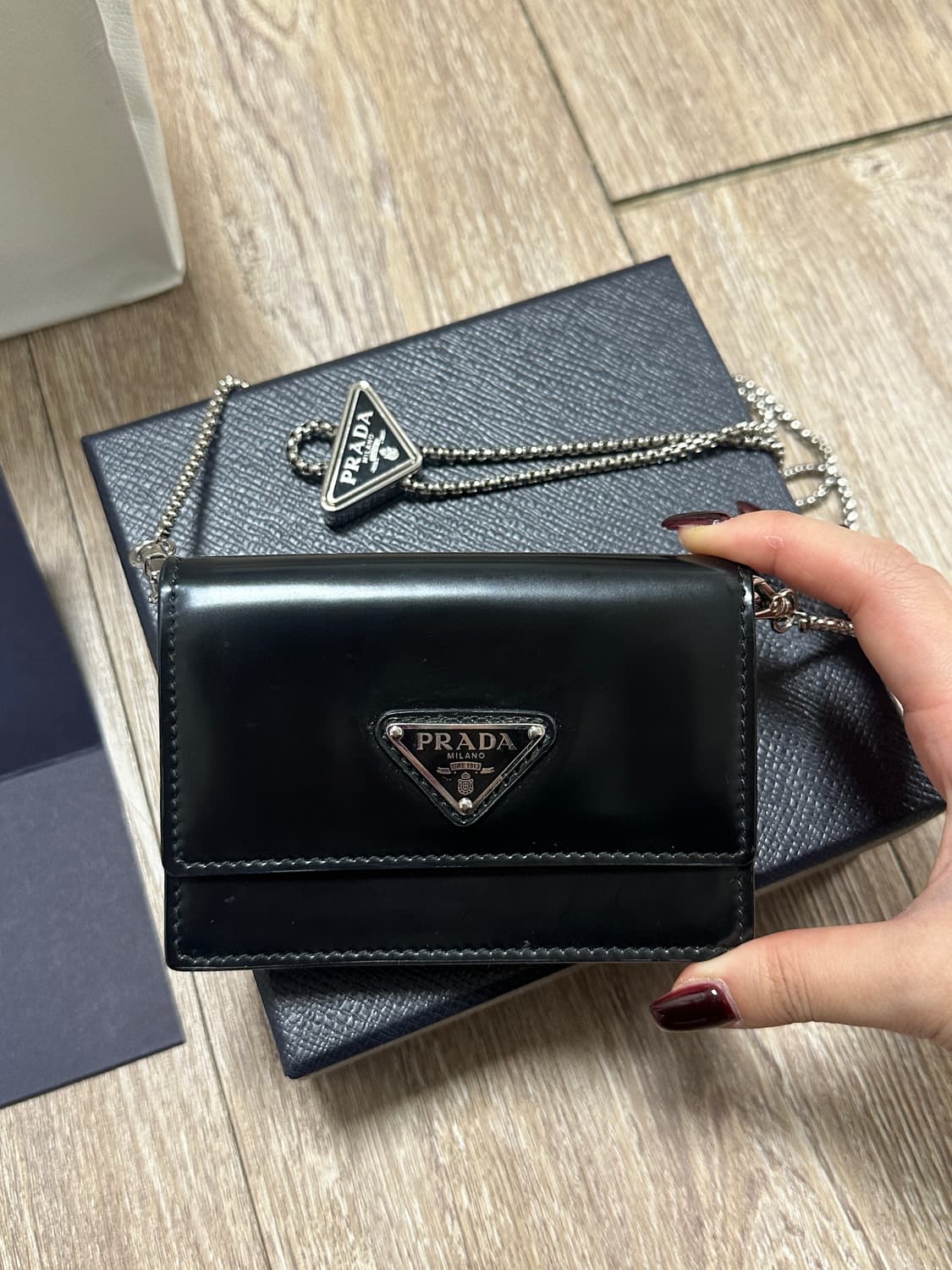 프라다 브러시드 카드지갑 체인 백 상품이미지1