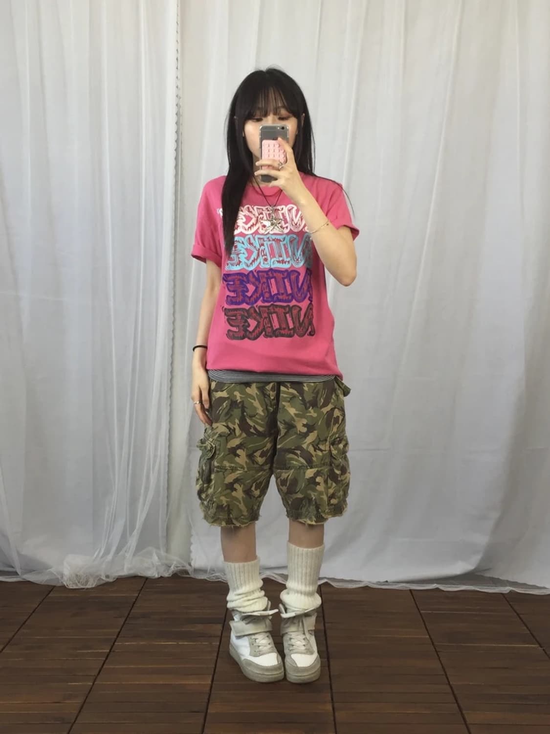 Nike Pink Logo Graphic Tee 상품이미지1