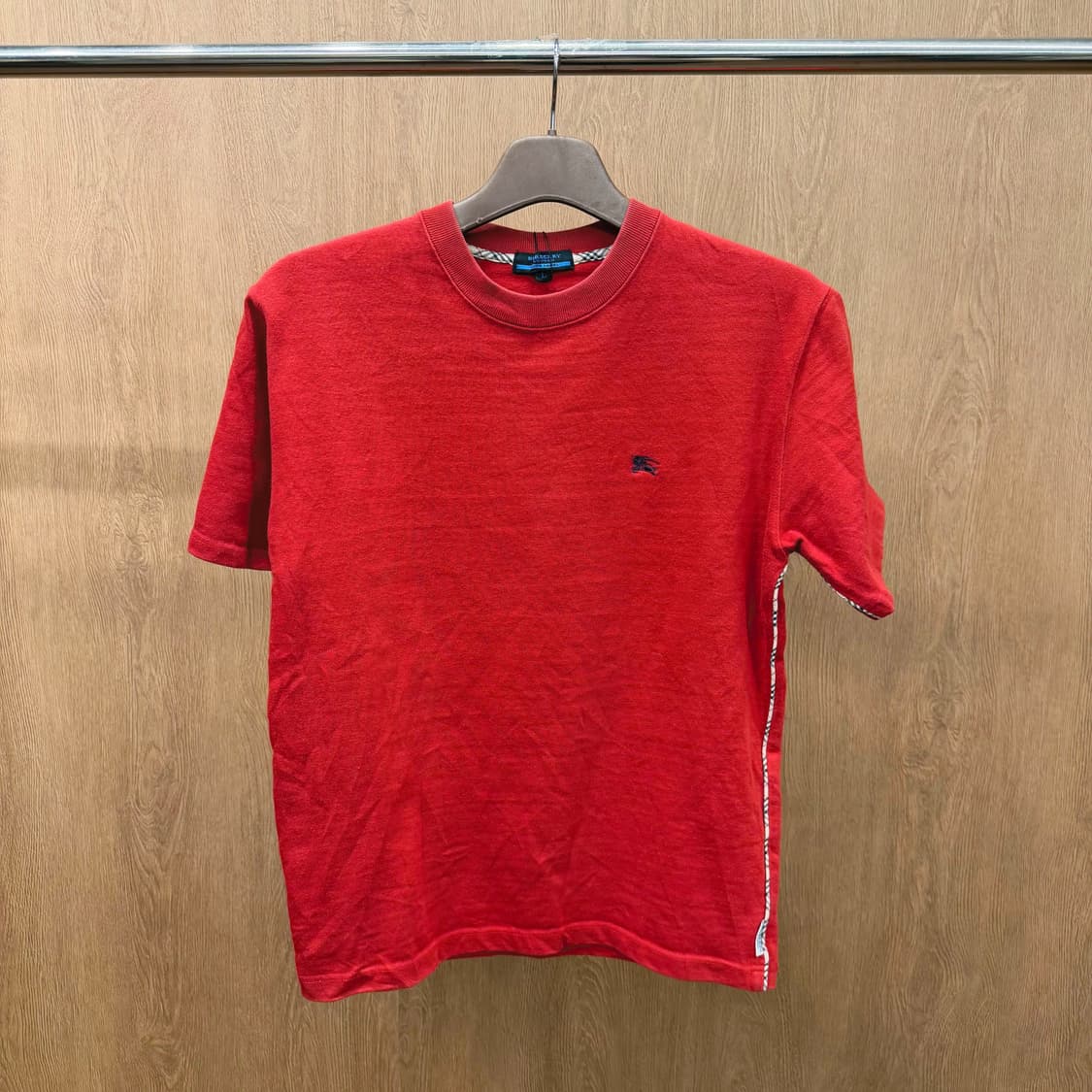 버버리 런던 코튼 반팔 티셔츠 로고 자수 사이드 배색 라인 디테일 레드 상품이미지2