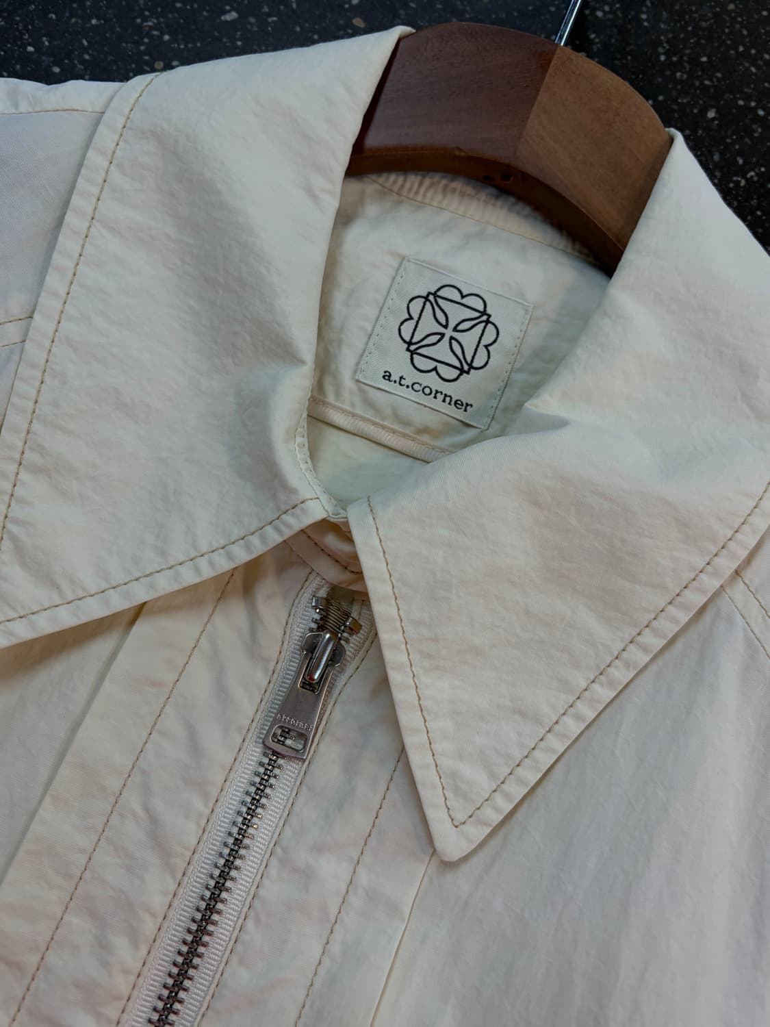 컨디션 최상) 앳코너 스티치 봄버 자켓 아이보리 점퍼 상품이미지3