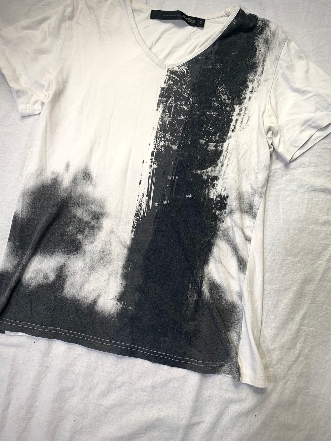 Schlüssel v-neck t-shirt  Price: 6.5  어깨 상품이미지3