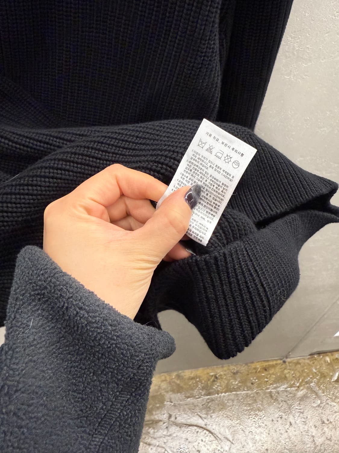 Fabregat 브이넥 니트 블랙 상품이미지5